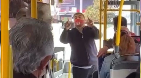 Şoförün sitemi yolcuları gülme krizine soktu