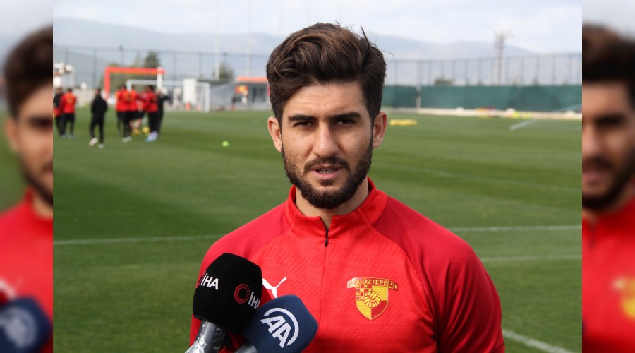 Soner, oynadka form tutuyor