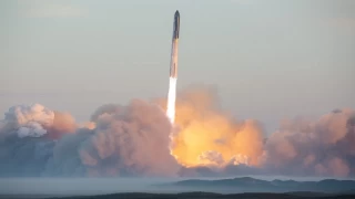 SpaceXin Starship roketi kalkıştan 2,5 dakika sonra patladı!