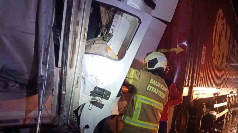 Susurluk'ta zincirleme kaza: 1 ölü, 5 yaralı