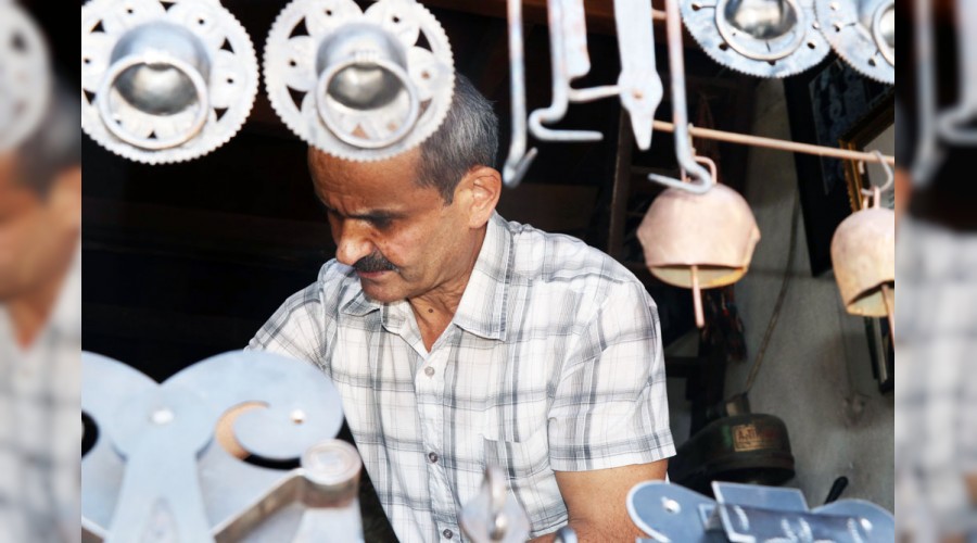 Tarihi evlerin kilitlerini yap�yor 