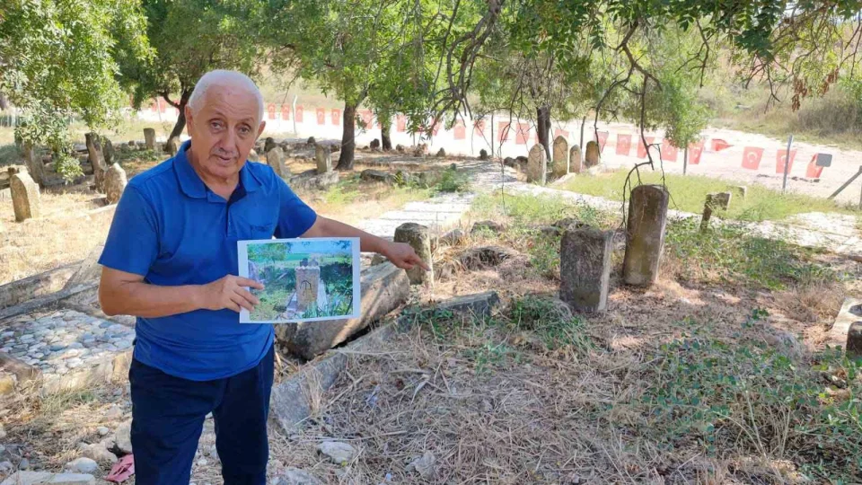 Tarihi mezarl�ktaki ok i�aretli mezar ta�� �al�nd�