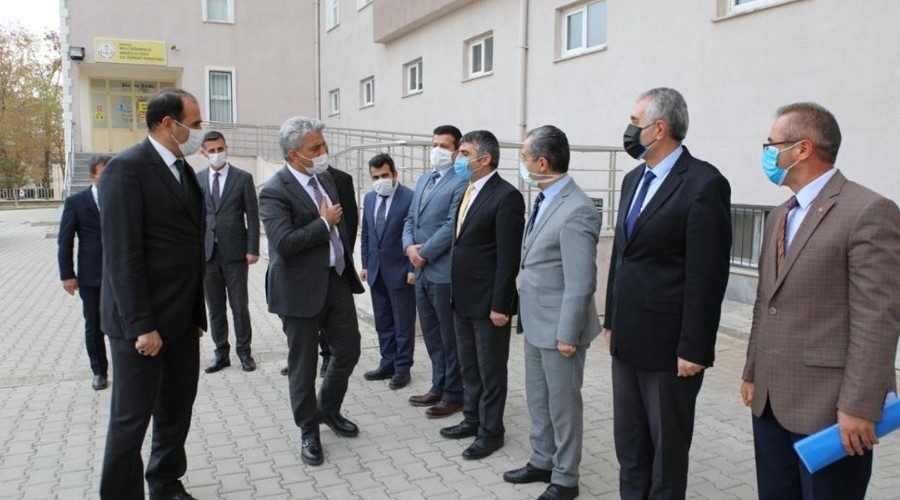 TÜBİTAK yarışmasında Türkiye birincisi öğrenciler ödüllendirildi