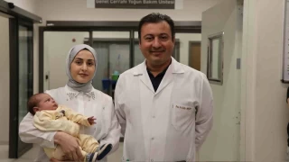 Tüp bebek ile doğdu, doktorun adını verdiler