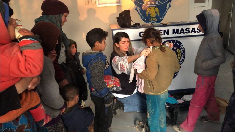 Türk polisinden Avrupa'ya insanlık dersi
