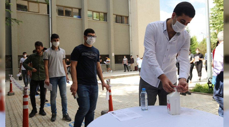 �niversite mezunlar�n� i�sizlik bekliyor