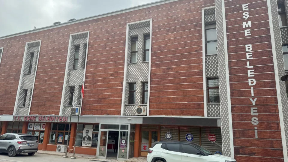 U�ak'�n E�me Belediyesine operasyon