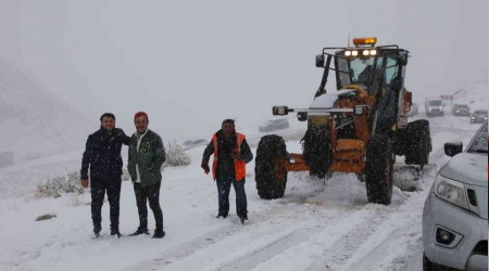 Van-Bahçesaray yolu ulaşıma kapandı