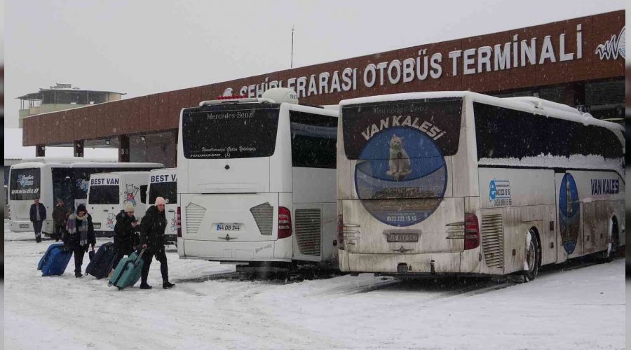 Van'da otob�s seferleri iptal edildi