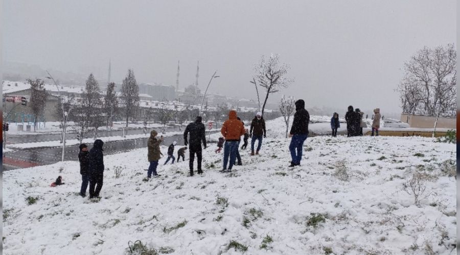 Vatanda�lar k�s�tlamay� unuttu, kara ko�tu