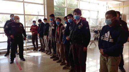 Yabancı uyruklu şahıslar, sahte evrakla yakalandı