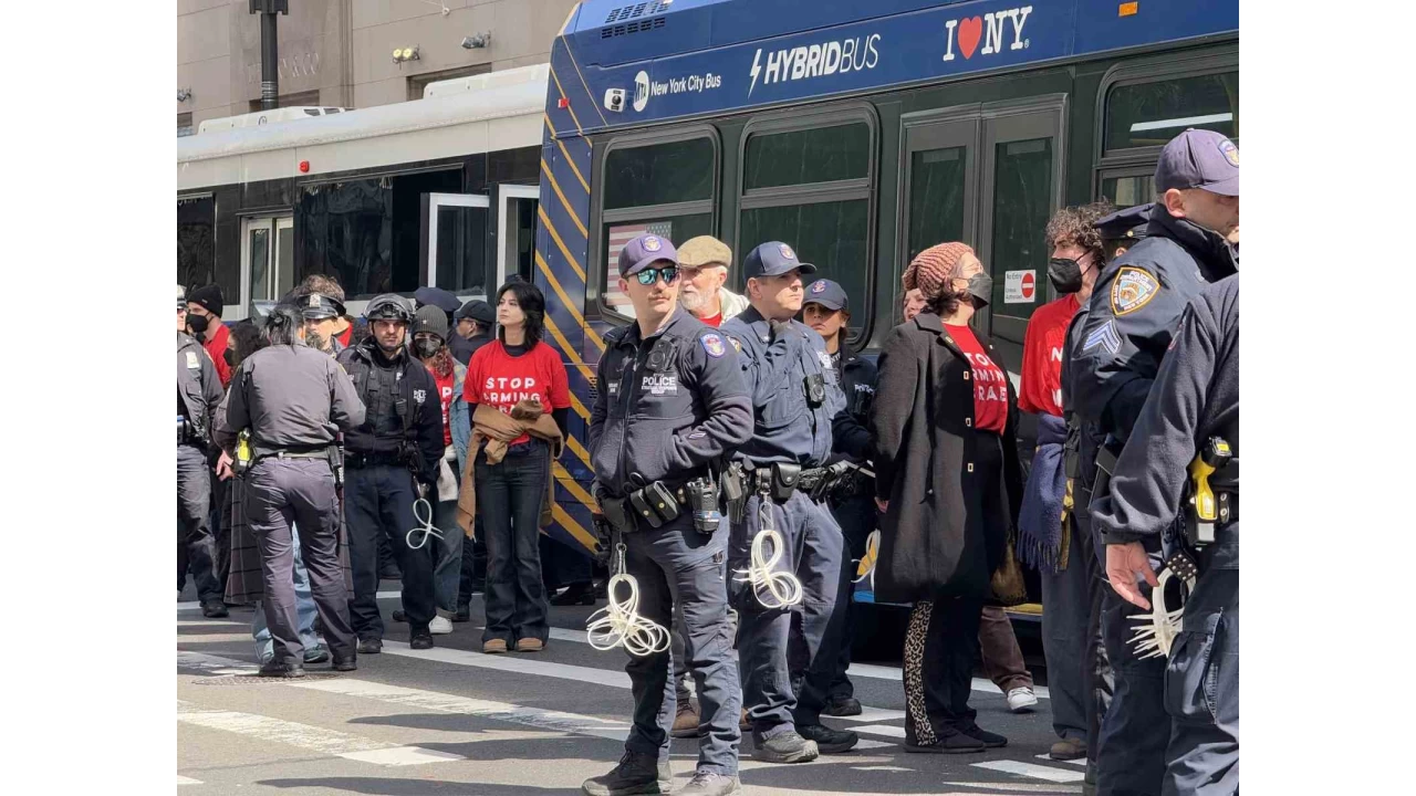 Yahudi protestocular Trump Tower'ı işgal etti: 98 gözaltı