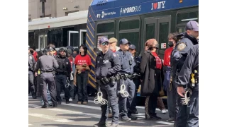 Yahudi protestocular Trump Tower'ı işgal etti: 98 gözaltı