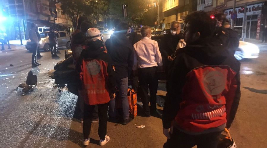 Yangına giden itfaiye aracı otomobil ile çarpıştı: 4 yaralı