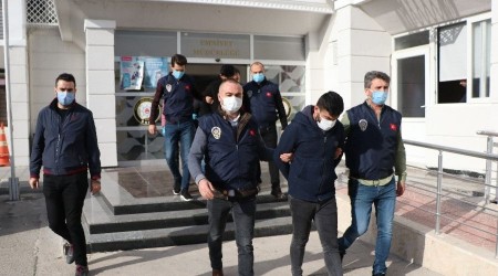 Yaşlı adamı öldürüp bir hafta evde bekletmişler
