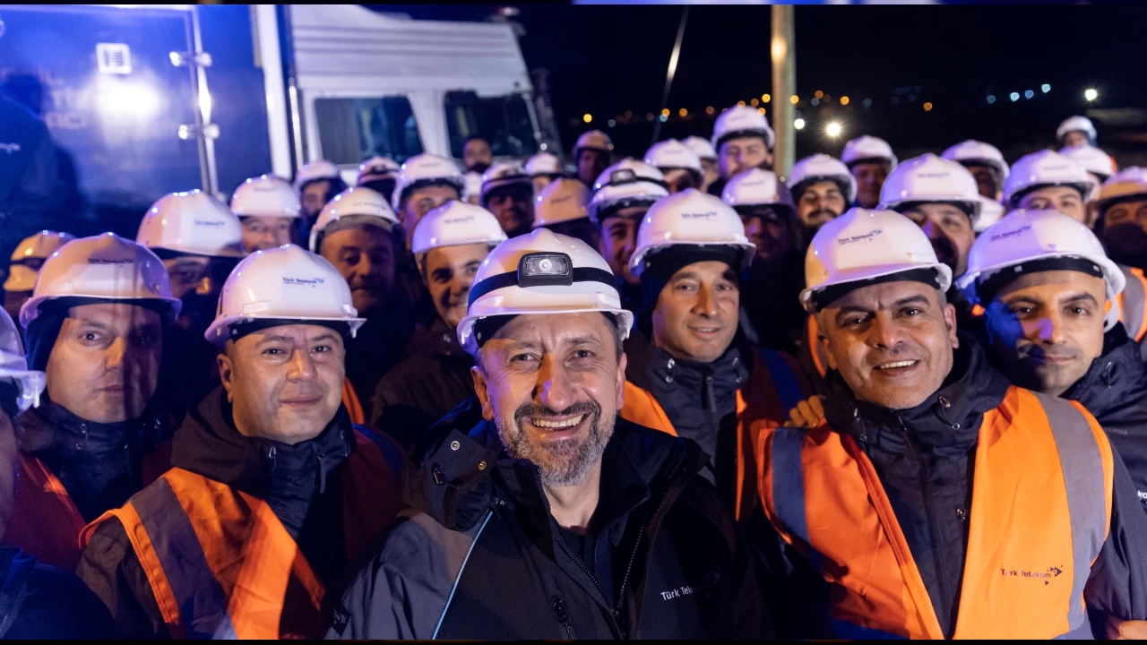 Yılbaşı gecesini fiber hat döşeyerek geçirdiler