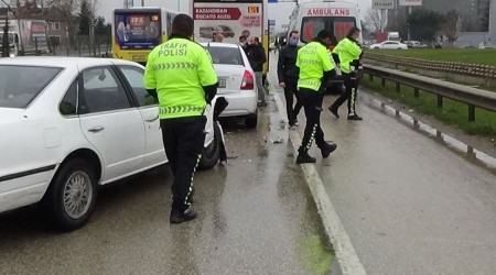 Zincirleme kaza korkuttu, trafik kilitlendi
