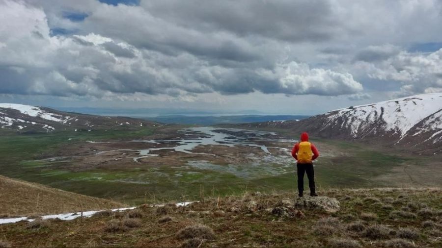 2 bin 320 metredeki krater gölü kurudu