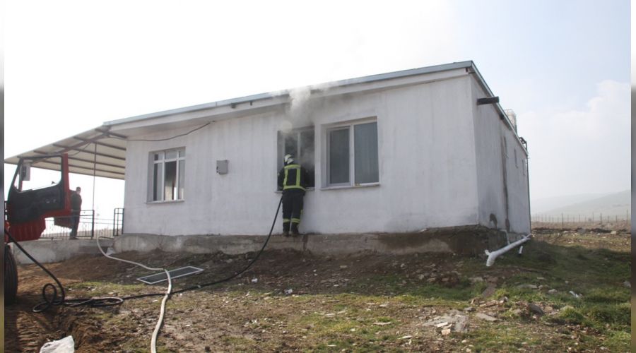 3 ya��ndaki ikizler yang�nda �ld�