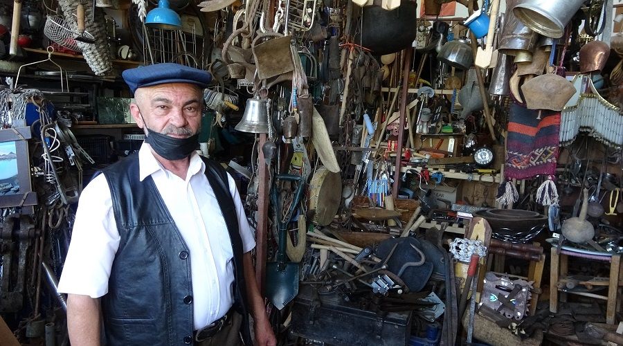 43 yılda 40 binden fazla antika topladı