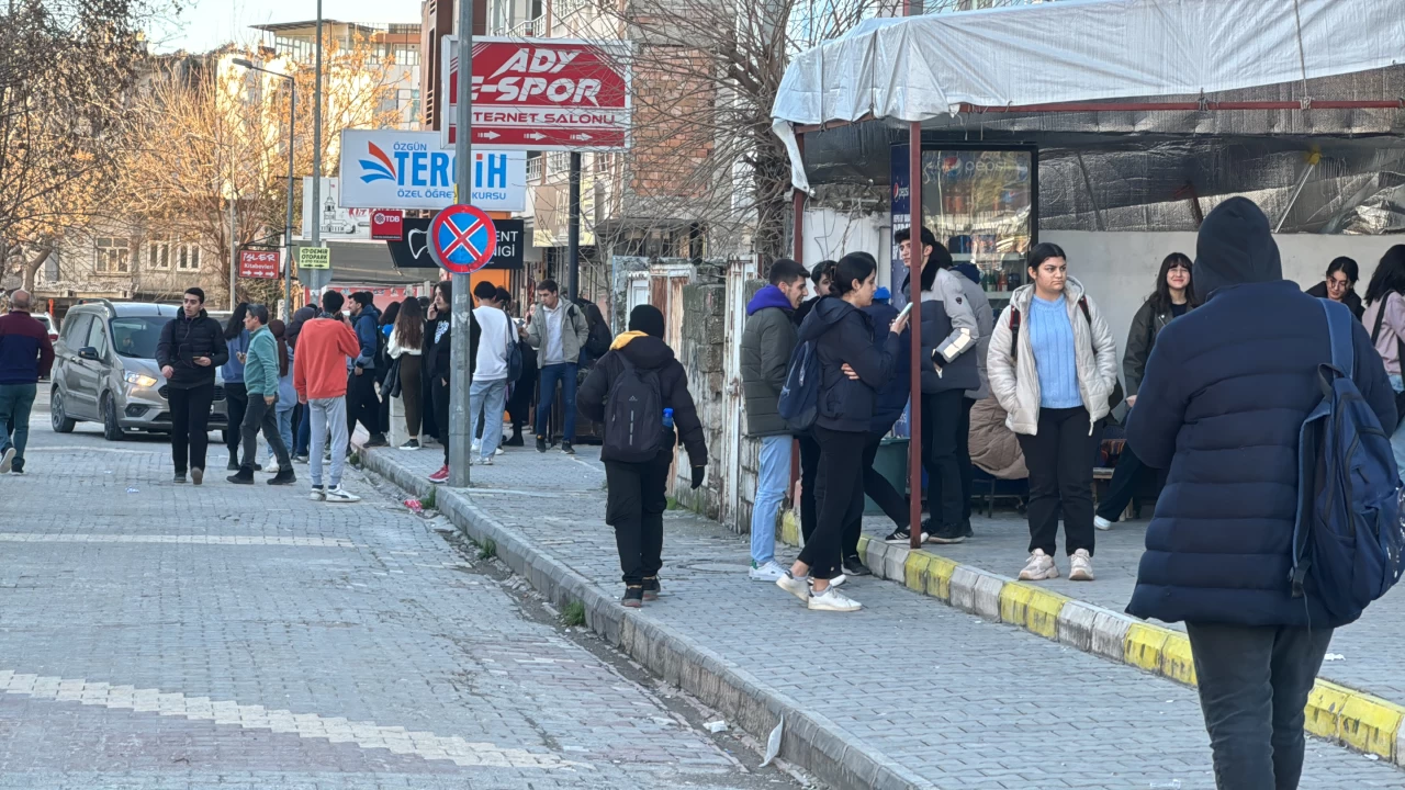 5,2 büyüklüğündeki Malatya depreminde bazı binalarda çatlaklar oluştu