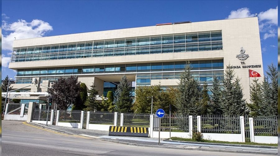 8 y�lda 300 bin ki�i AYM'nin yolunu tuttu