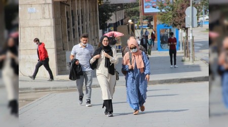 80 yaşındaki dede maske takmayan vatandaşlara tepki gösterdi