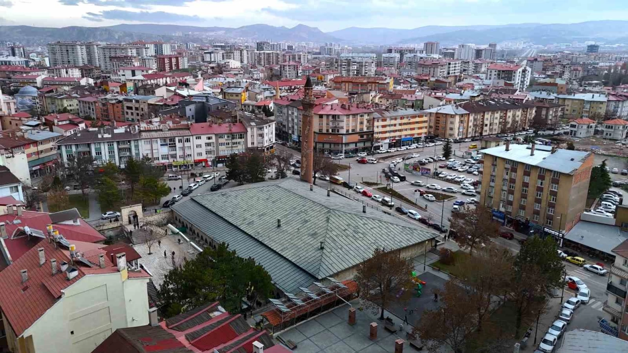 832 y�ll�k camide bayram namaz� k�l�nd�