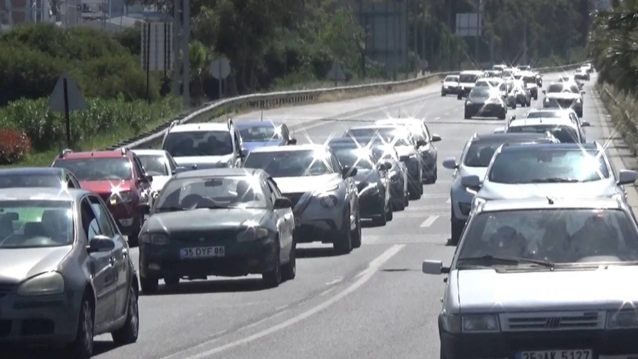 9 günlük tatil bitti, dönüş trafiği yaşanıyor