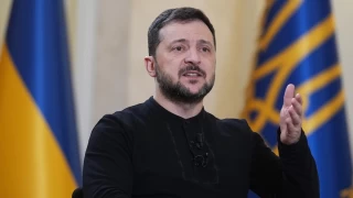 ABD, Rusya Ukrayna Savaşı'nda barışı sağlamak için Zelenski'nin yanıtını bekliyor. Kiev'e sunulan teklifin en dikkat çekici maddesi, "Kırım'ın Rusya'nın bir parçası olarak tanıması" şartı