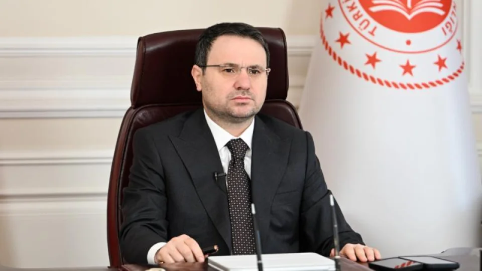  Adalet Bakan� Ak�n G�rlek, 2026 y�l�nda hakim ve savc�lara y�nelik olarak y�r�t�len disiplin soru�turmalar�n�n detaylar�n� payla�t�. Bakan G�rlek'in verdi�i bilgilere g�re, 2026'da 84 hakim ve savc� meslekten ihra� edildi