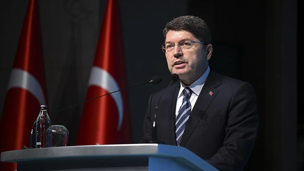 Adalet Bakanı Tunç: Türk bayrağına saldırılarla ilgili soruşturma başlatıldı