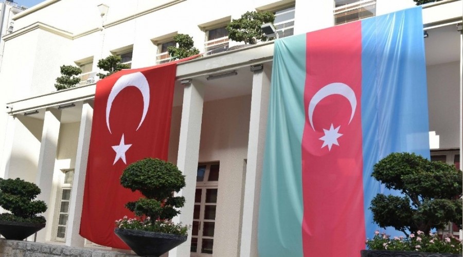 Adana, Türk ve Azerbaycan bayraklarıyla donatıldı