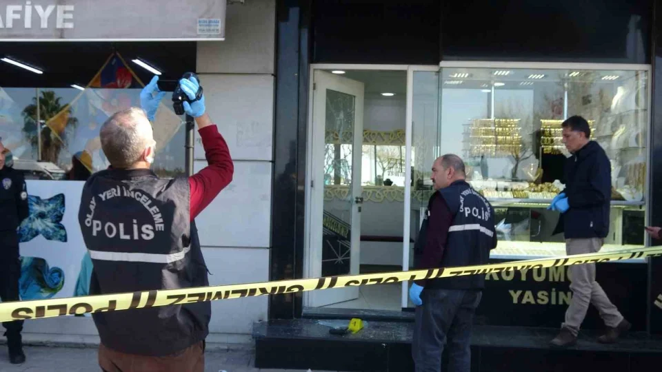 Adana'da silahl� kuyumcu soygunu