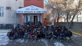 Ağrı'da tırda 85 kaçak göçmen yakalandı