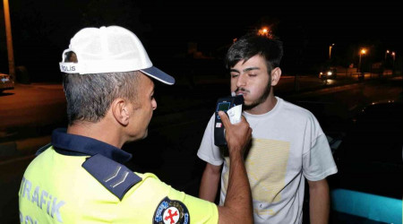 Alkolmetreyi üflemek istemedi cezayı duyunca nefesi açıldı