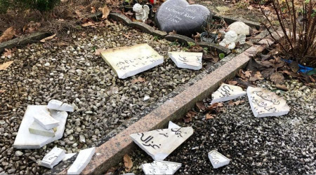 Almanya'da Müslüman mezarlığına saldırı