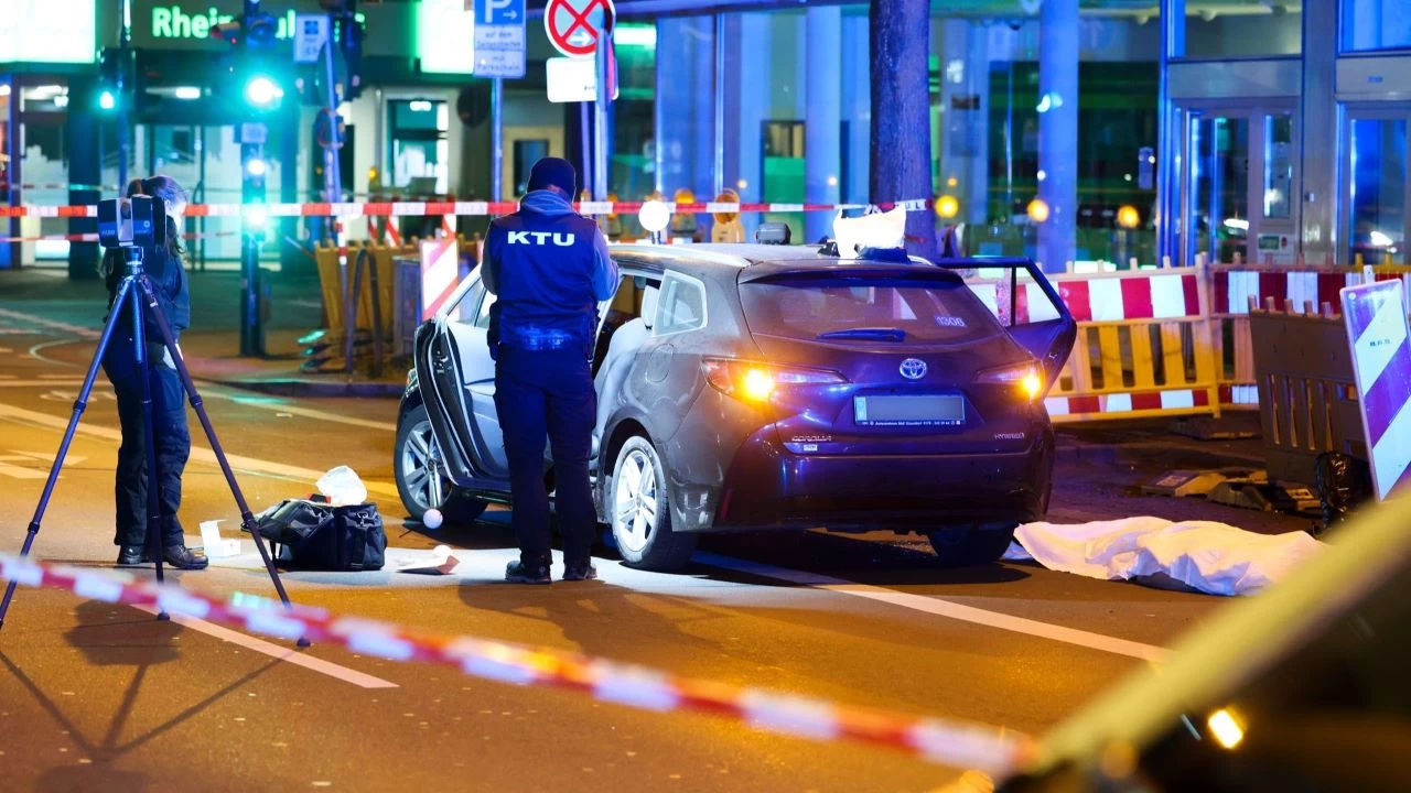 Almanya'da polis, 12 yaşındaki engelli kızı silahla vurdu