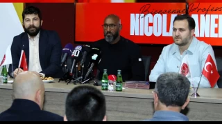Anelka Ümraniyespor'a imzayı attı