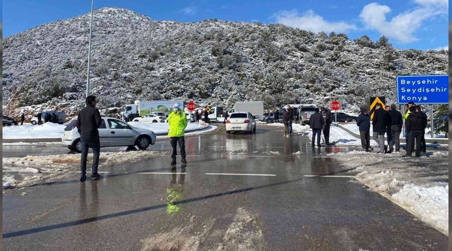 Antalya-Konya karayolu 24 saattir kapalı