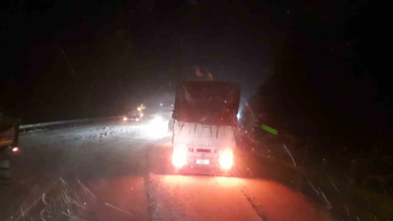 Antalya-Konya karayolunda kar ya����