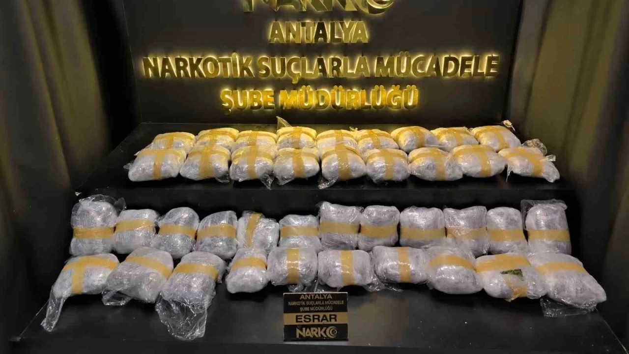 Antalya'da 42 adrese eş zamanlı uyuşturucu operasyonu