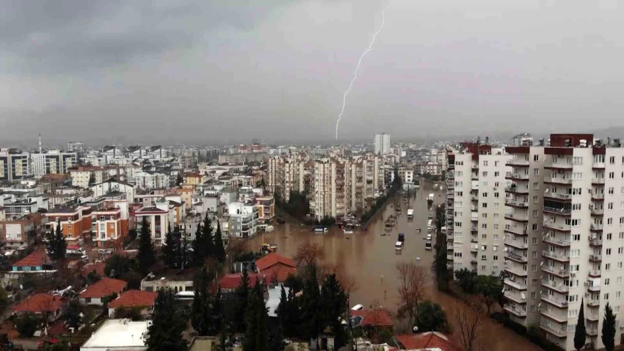 Antalya'da hayat felç oldu