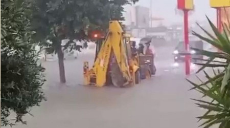 Antalya'da mahsur kalan kadnlar, kepeyle kurtarldlar