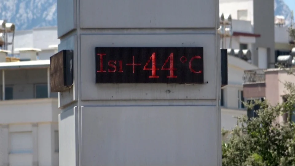 Antalya'da termometreler 44 dereceyi gördü