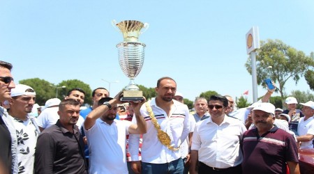 Başpehlivana coşkulu karşılama