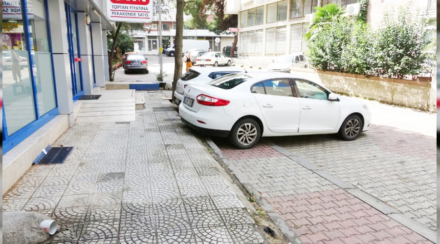 Aracında bıraktığı 24 bin lirayı çaldılar