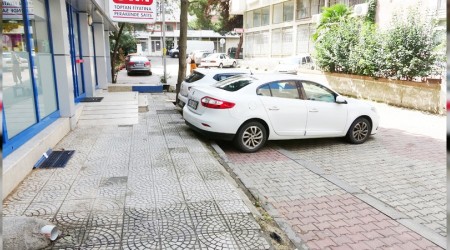 Aracında bıraktığı 24 bin lirayı çaldılar