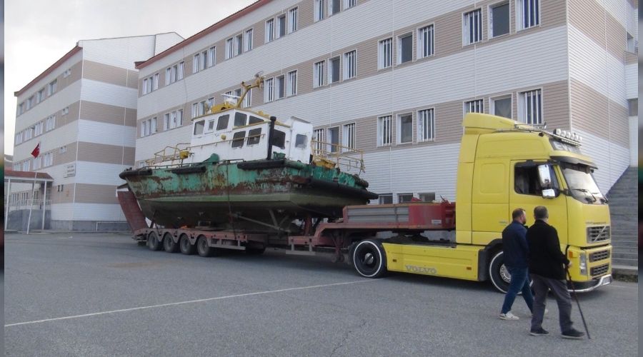 At�l durumdaki tekne e�itim i�in okula ta��nd�