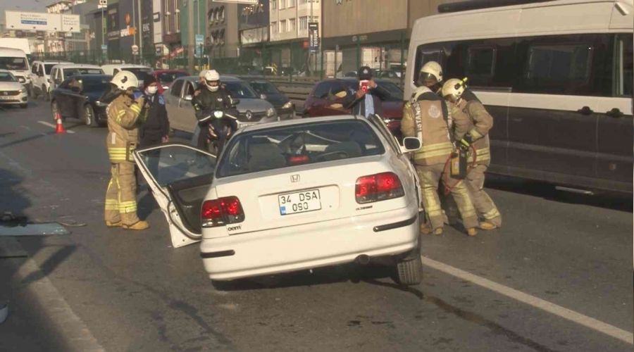 Avc�lar E-5'te kaza: 1 yaral�